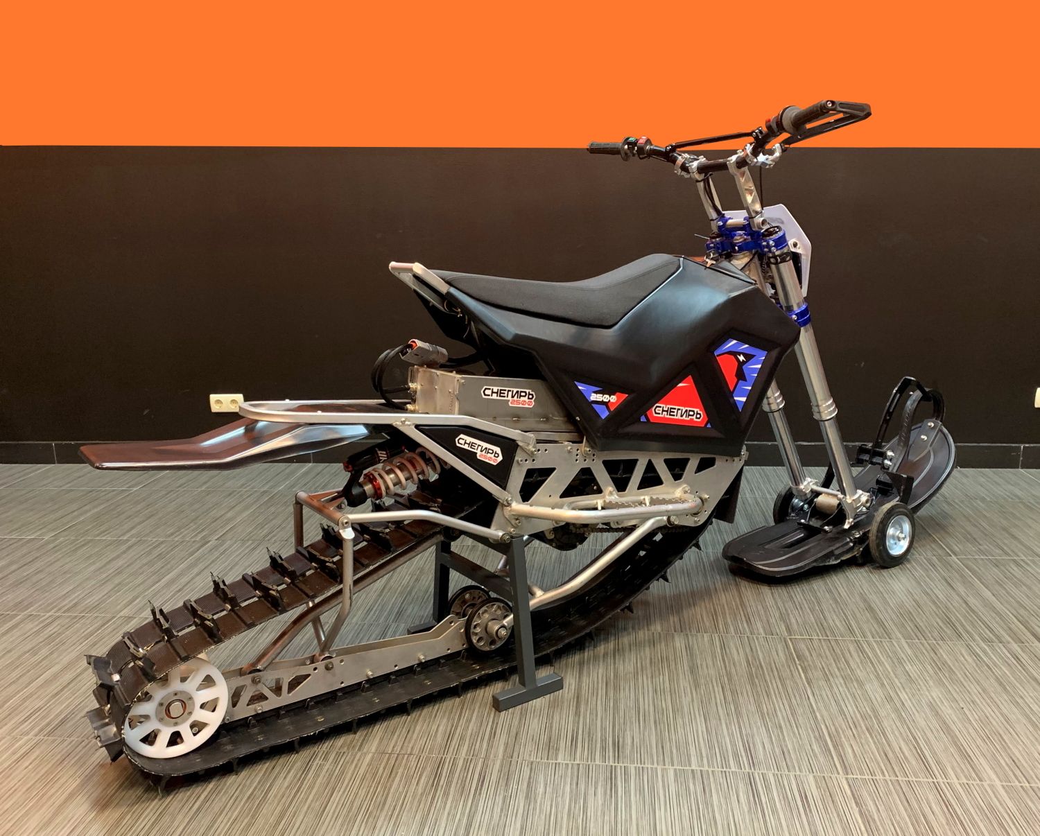 Сноубайк Снегирь 2500 75 А/ч (Черный)